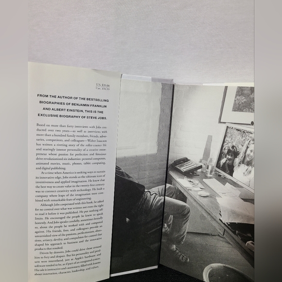 Steve Jobs biography hardcover novel - Picture 2 of 2